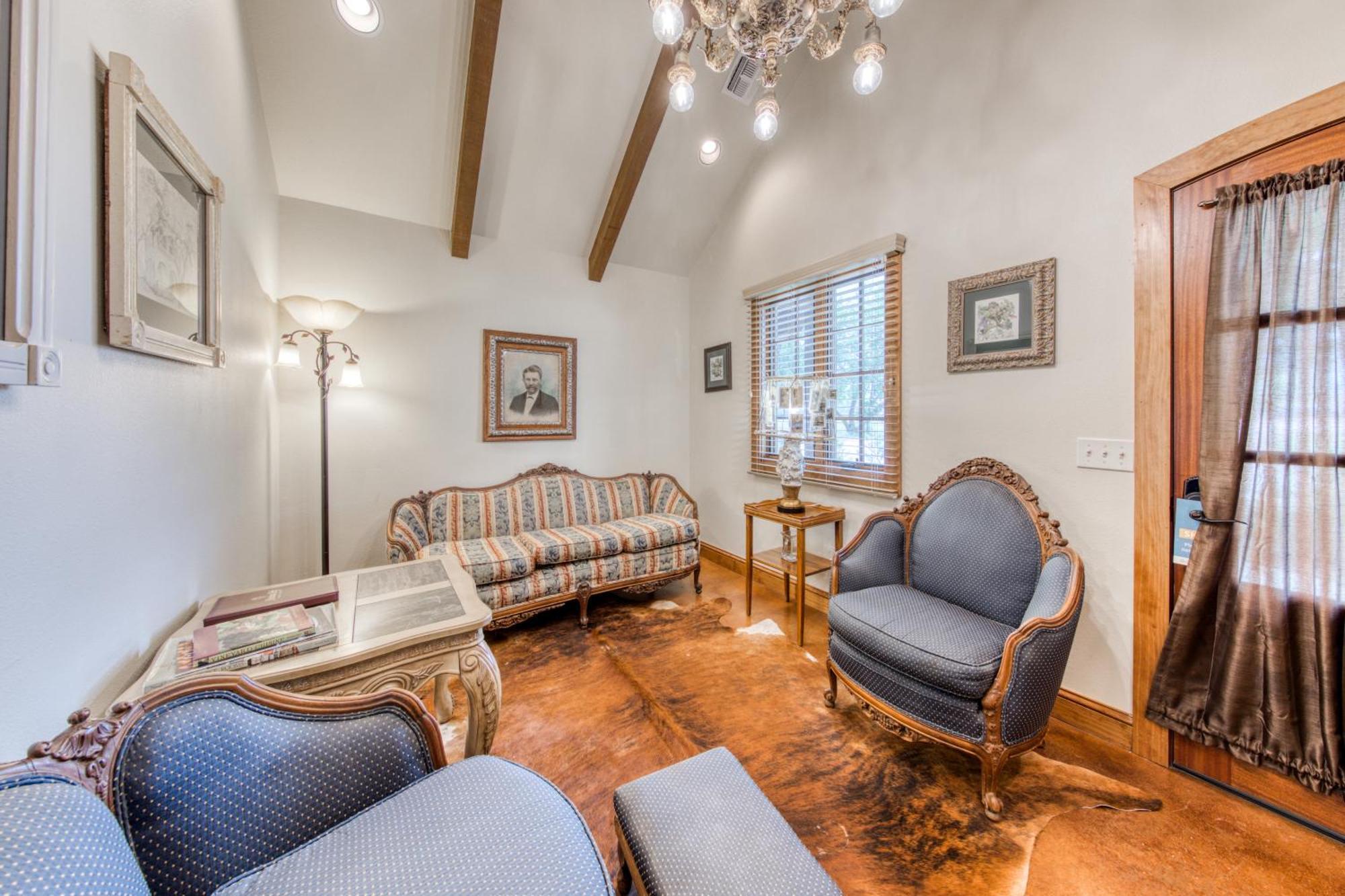 Messina Hof Hill Country Villa Blumenthal Rum bild