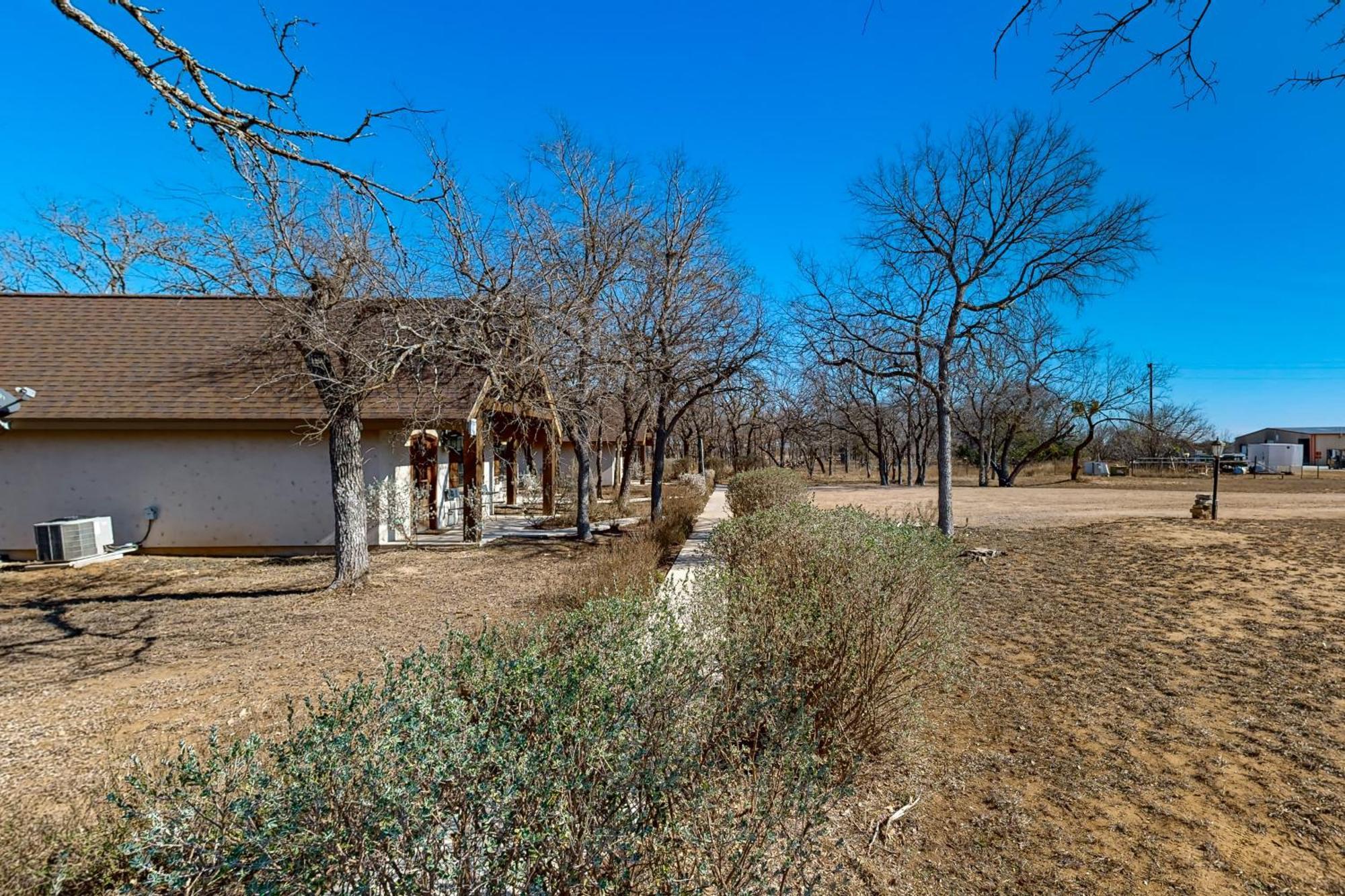 Messina Hof Hill Country Villa Blumenthal Rum bild
