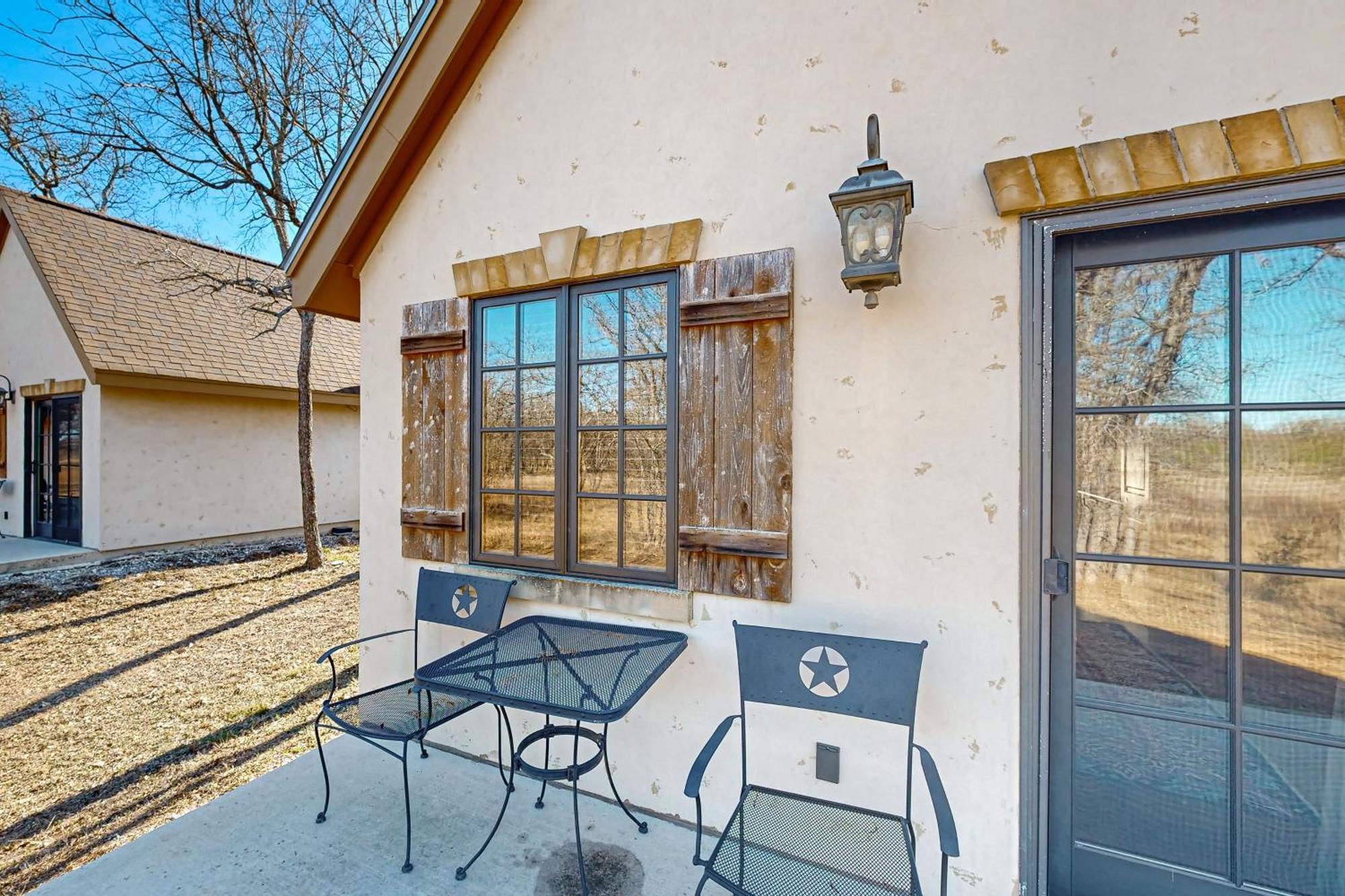 Messina Hof Hill Country Villa Blumenthal Rum bild