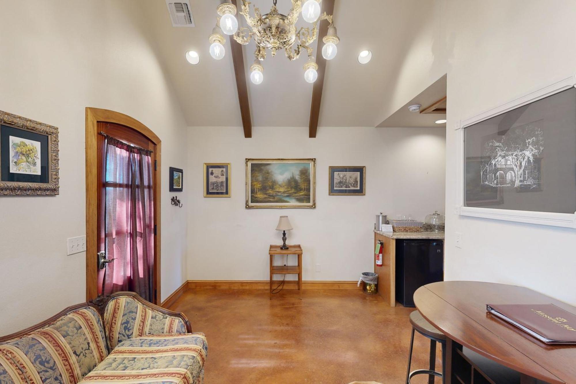 Messina Hof Hill Country Villa Blumenthal Rum bild